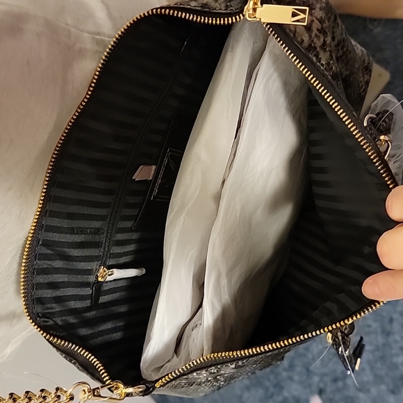 NWT Victoria's Secret Hand Bag 👜  Snake 🐍 pattern! Gold details! - Picture 10 of 15